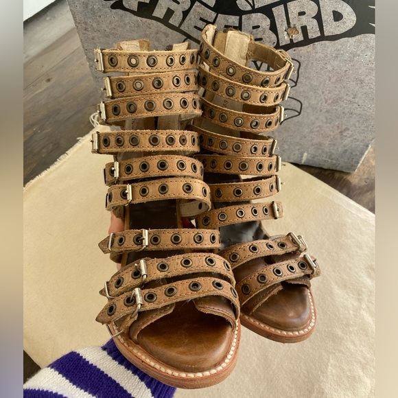 Freebird by Steven Cassandra Heeled Strappy Sandals Distressed Leather W6 Boho - Picture 9 of 15